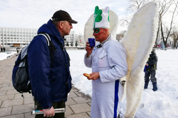 Бессрочный протест в Архангельске. Человек-дерево и кандидат химических наук против свалки