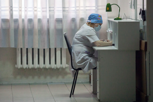 Вместо спасения жизней медики по всей стране требуют исполнения указов Путина