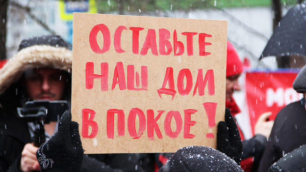 Круглосуточные дежурства и штурм бульдозерами: протесты из-за уплотнительной застройки в Москве