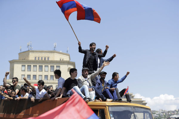 Почему у Армении получилось. Год назад победила последняя «бархатная революция» на постсоветском пространстве