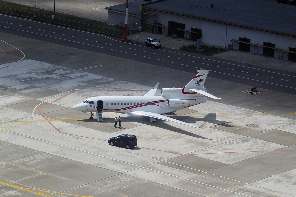 Reuters рассказал о частных полетах Сечина на корпоративных самолетах. 