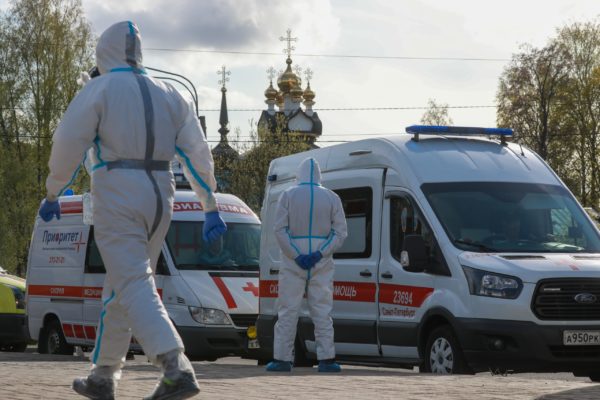 В Москве сняли карантин, но в регионах наблюдается резкий рост числа заболевших. Показываем на графике