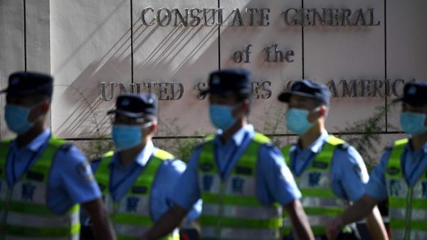 Закрытые консульства, коронавирус и хакеры: как развивается «новая холодная война» США и Китая