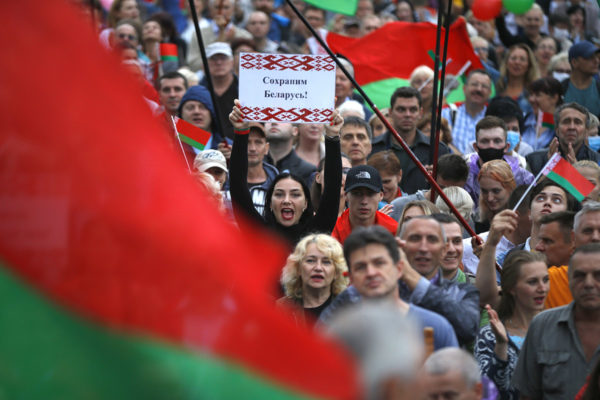 Имитация народной поддержки режима Лукашенко: новая тактика и новая тональность белорусской пропаганды