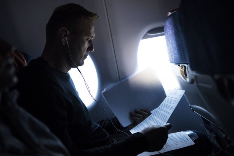 Алексей Навальный в самолете во время своей избирательной кампании