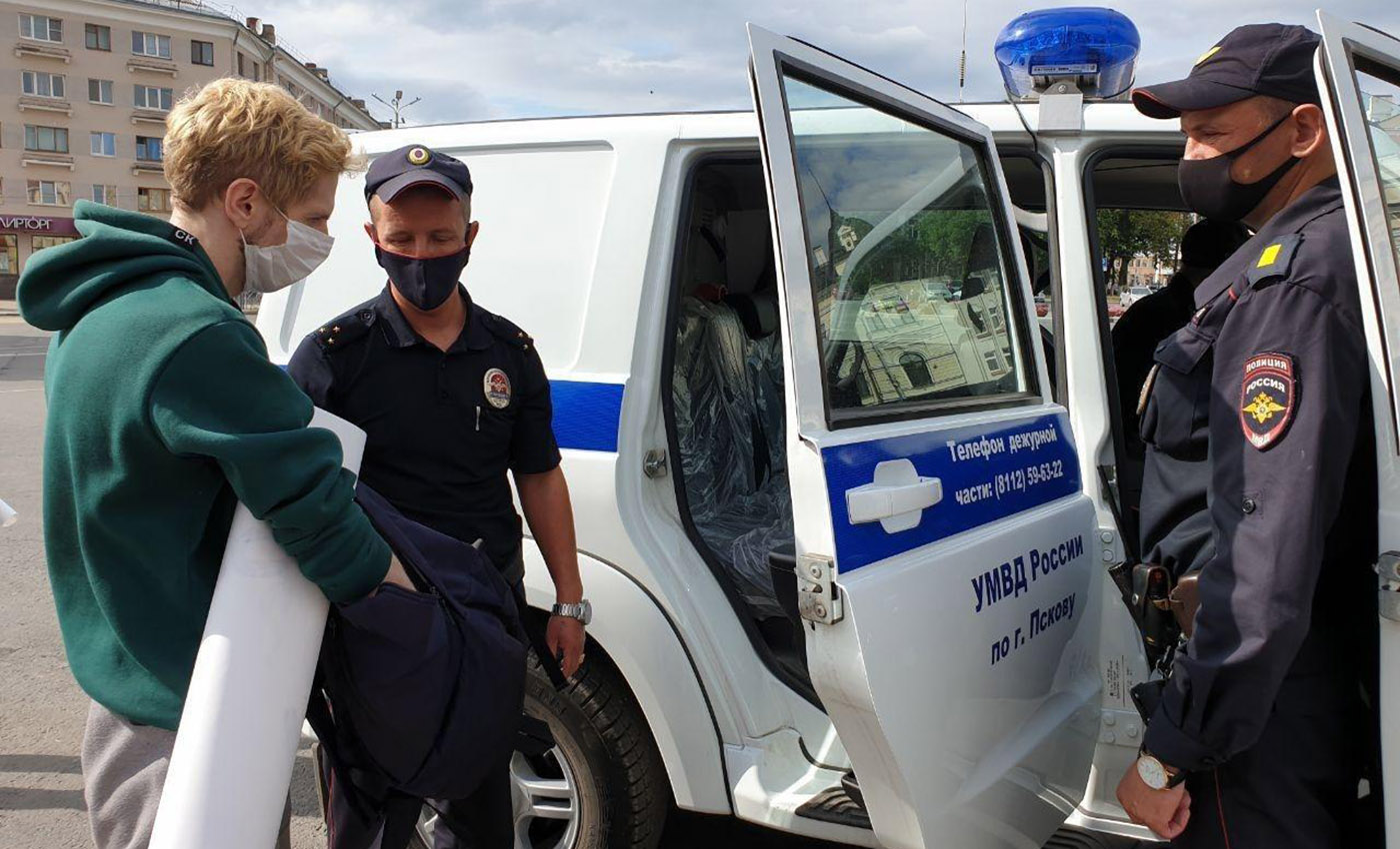 Задержанные на пикетах псковские журналисты подали иск к губернатору из-за  запрета массовых мероприятий – МБХ медиа