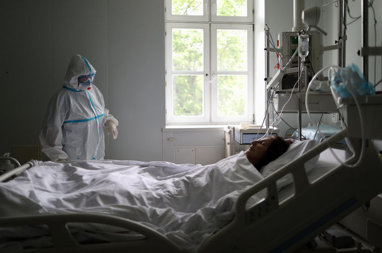 Работа врачей с больными коронавирусом в больнице имени Н.И. Пирогова
