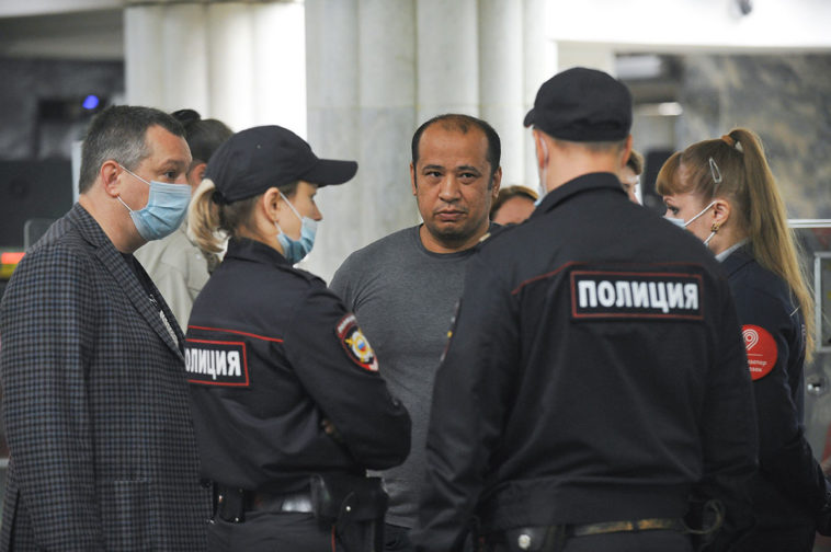 Рейд по проверке соблюдения масочного режима пассажирами метро Москвы