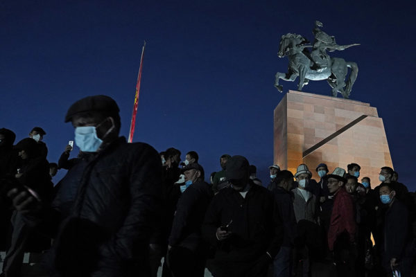 Спецтехника и спецсредства против протестующих: итоги парламентских выборов в Киргизии