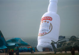 Реклама водки «Смирнов» на авиасалоне "МАКС 97"