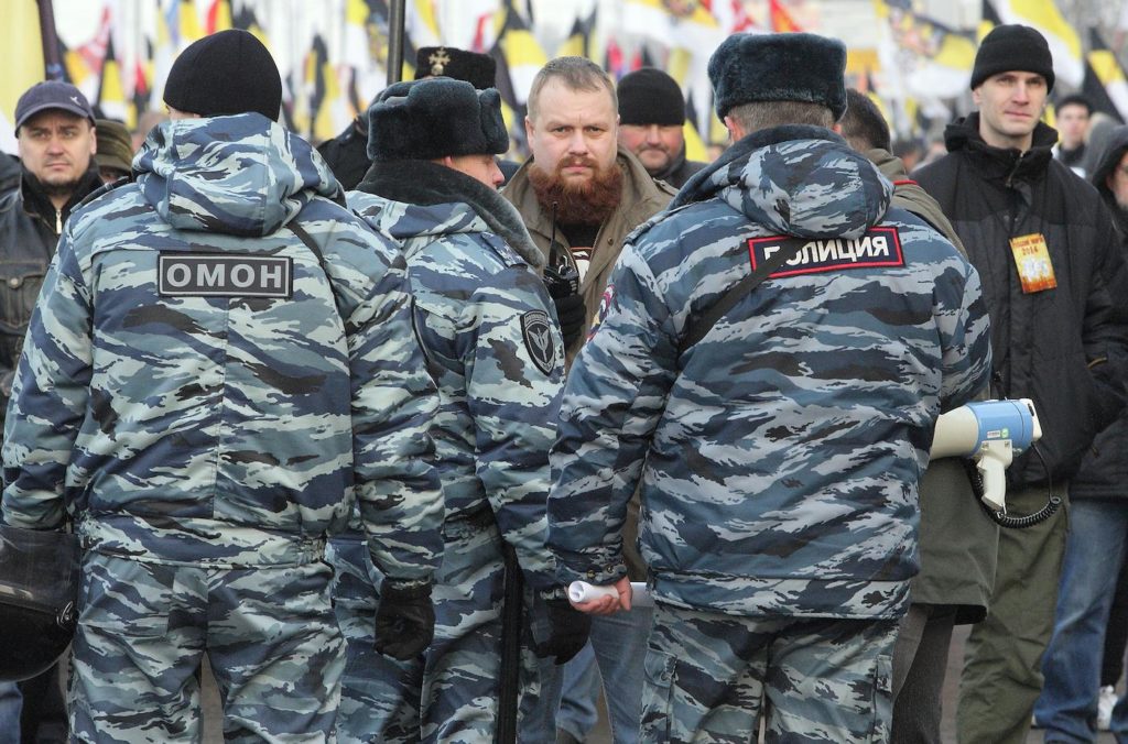 Дмитрий Демушкин (в центре) во время проведения акции "Русский марш" в 2014 году