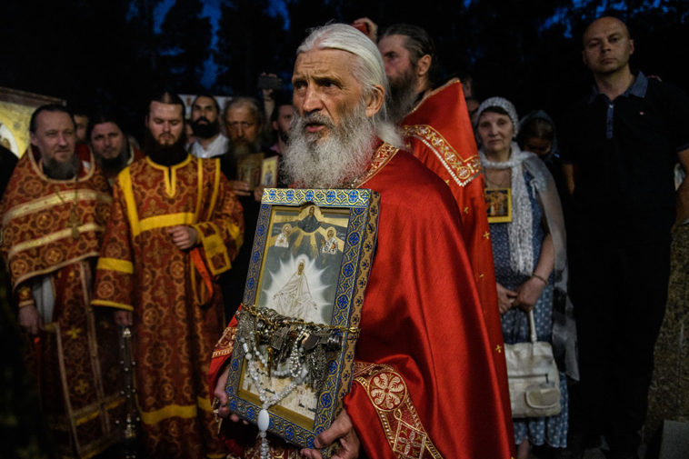 Схигумен Сергий на крестном ходу в Среднеуральском женском монастыре