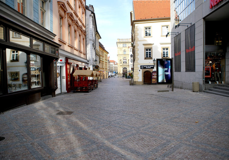 Закрытые магазины в Праге по время второй волны коронавируса