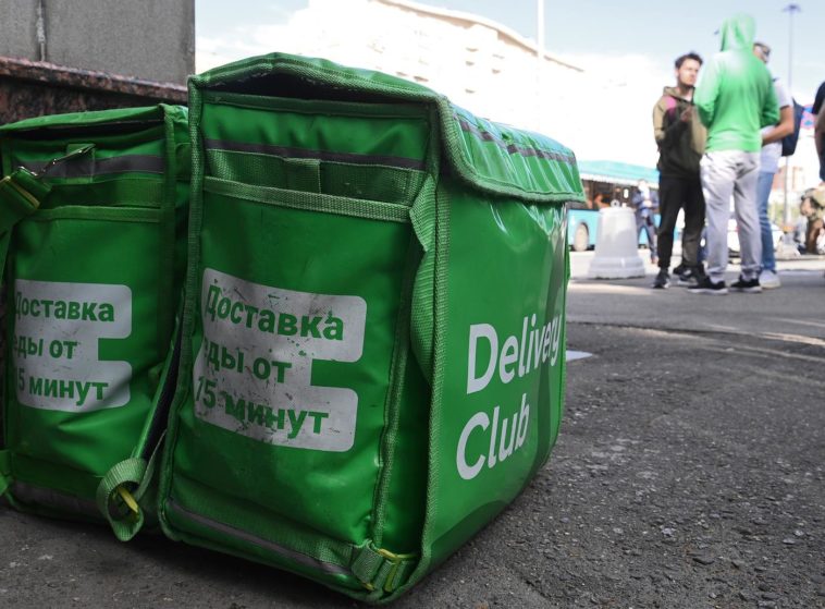 Забастовка курьеров Delivery Club в Москве