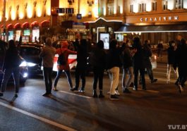 Акция протеста на площади Якуба Коласа в Минске