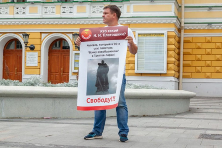 Игорь Костин в одиночном пикете, 30 августа 2020 года в Нижнем Новгороде