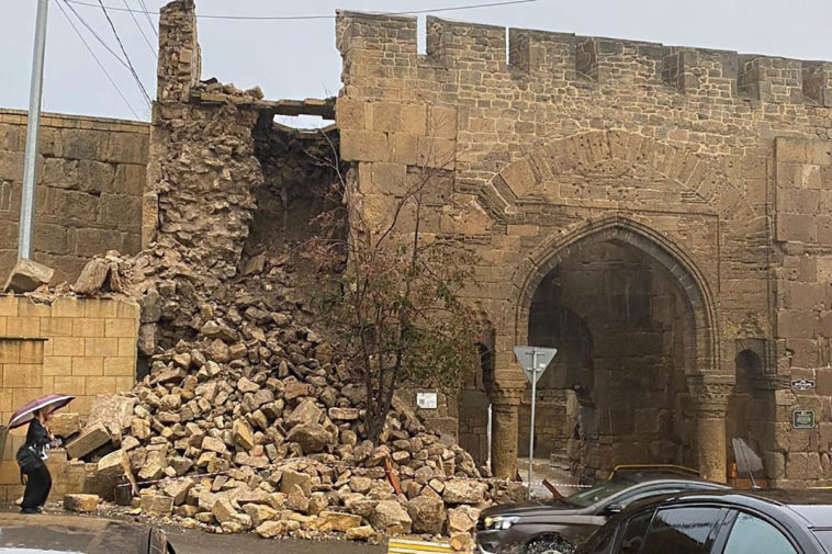 В Дербенте обрушилась часть тысячелетней крепостной стены.