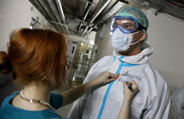 В России четвертый день подряд выявили более 22 тысяч случаев заражения коронавирусом