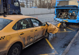 Авария такси и автобуса в Москве
