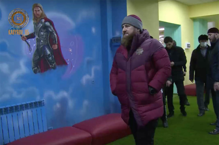 Кадыров потребовал убрать из детского центра супергероев