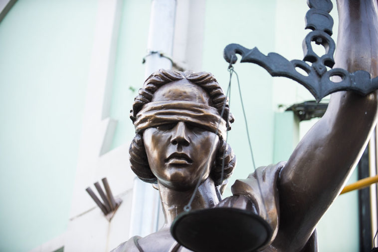Статуя Фемиды. Фото: Юрий Белят / «МБХ медиа»