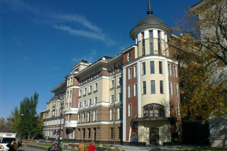 ЖК «Лаврушинский 11», где семья первого замглавы администрации президента Алексея Громова купила квартиры
