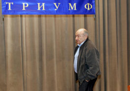 Михаил Жванецкий на пресс-конференции, посвященной литературной премии "Триумф"