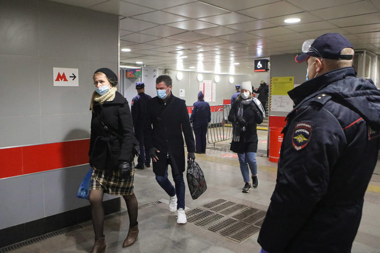 Пассажиры на МКЦ во время пандемии коронавируса
