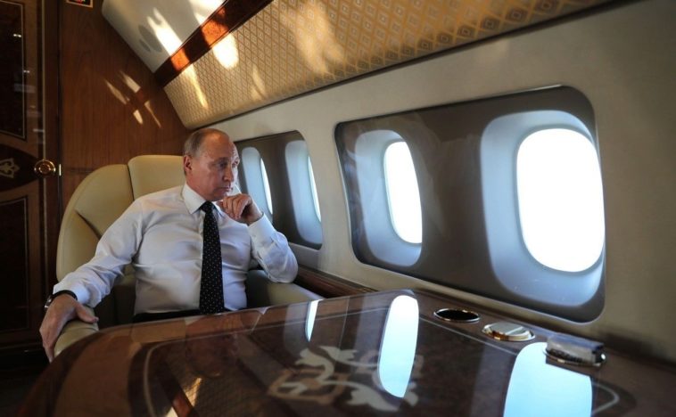 Владимир Путин на борту самолета специального летного отряда «Россия»