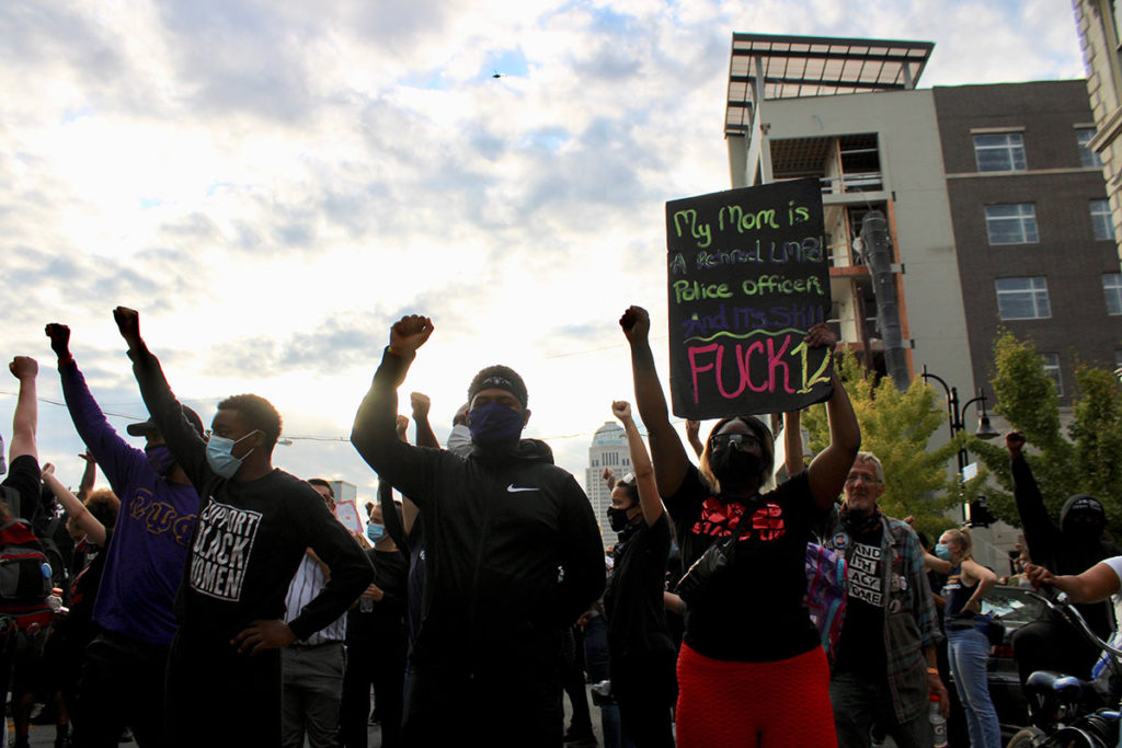 Протесты в Луисвилле против полицейского насилия в сентябре 2020 года