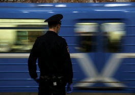 Полицейский в метро Новосибирска