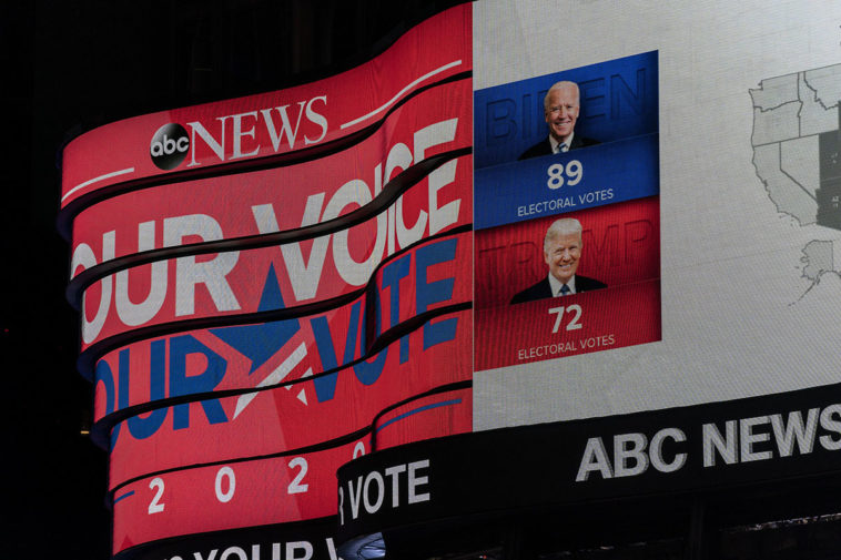 Трансляция подсчета голосов на Таймс-сквер