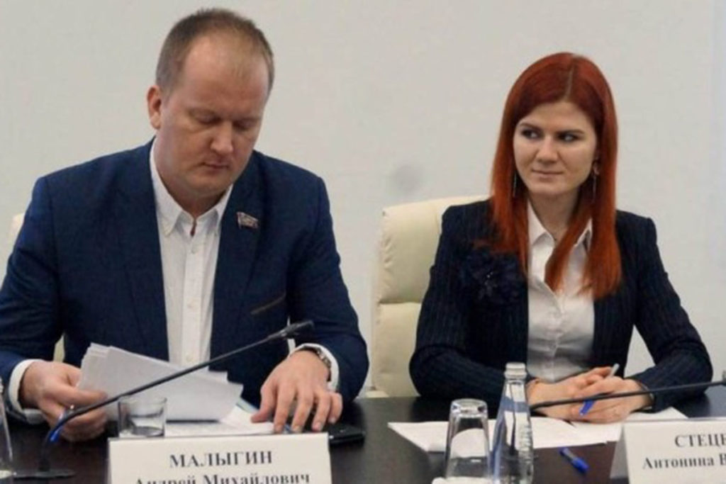 Муниципальные депутаты от партии «Яблока» Андрей Малыгин и Антонина Стеценко