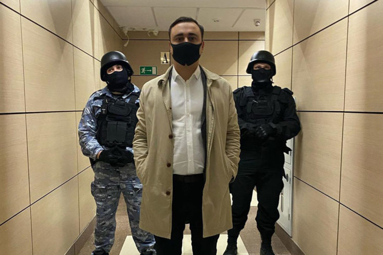 Иван Жданов во время обысков в ФБК