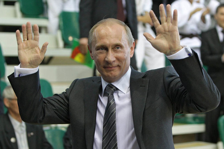 Спиннер, мячик и стакан: как в интернете зарабатывают на Путине