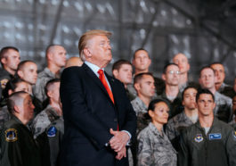 Дональд Трамп на встрече с военнослужащими США