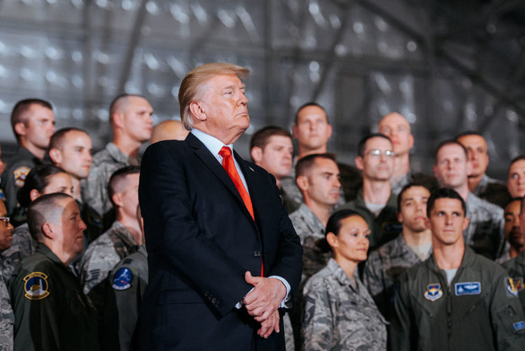 Дональд Трамп на встрече с военнослужащими США