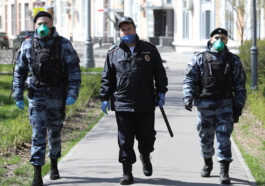 Патрули Росгвардии и полиции на улицах Москвы во время самоизоляции