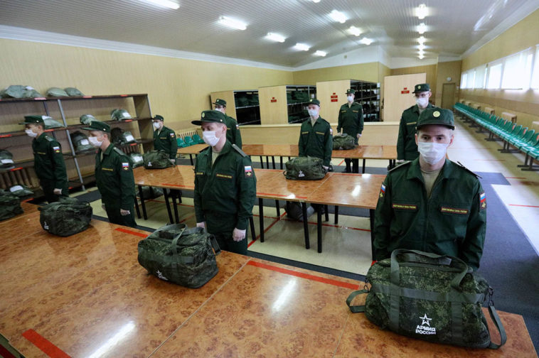 Работа сборного призывного пункта военного комиссариата Москвы