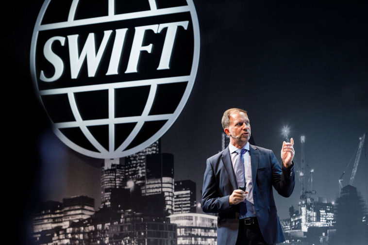 Россию снова предлагают отключить от платежной системы SWIFT