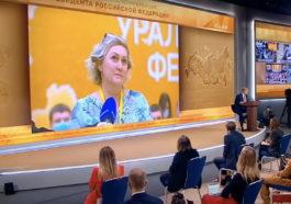 Ольга Балабанова во время пресс-конференции Владимира Путина