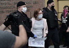 Задержание Татьяны Фельгенгауэр на одиночном пикете в поддержку Илья Азара