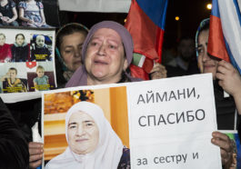 стреча вывезенных из Сирии российских женщин и детей в аэропорту Грозного