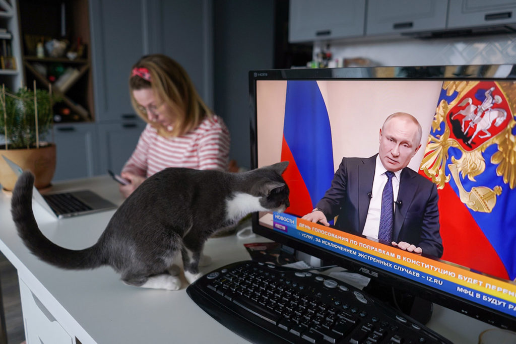 Трансляция телеобращения президента Российской Федерации Владимира Путина к гражданам.