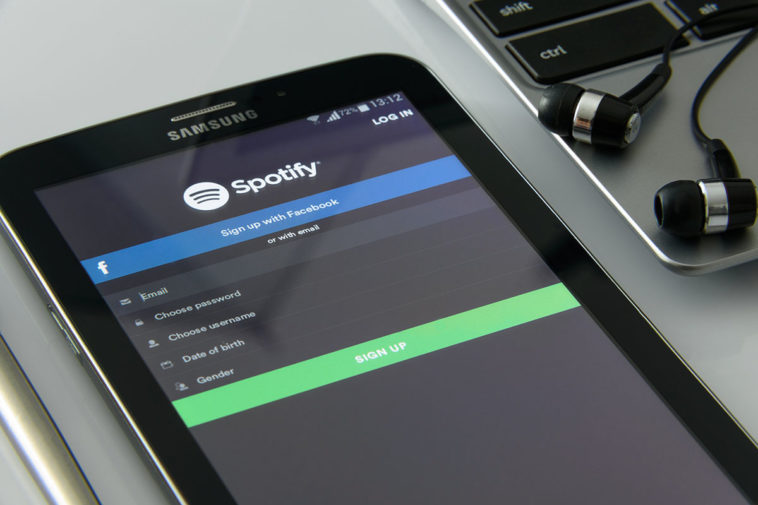 Прилодение Spotify на телефоне