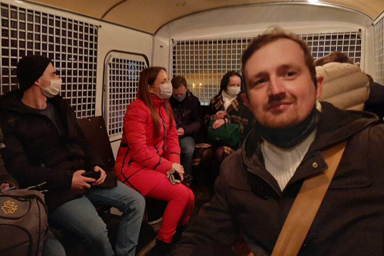 В Петербурге у посольства Белоруссии задержали 14 человек, в том числе корреспондента «МБХ медиа»