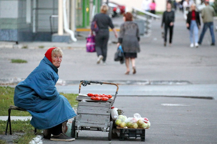 Треть россиян считают себя бедными