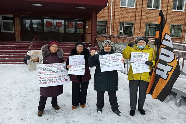 Пикет активистов НОД в Иркутске, за который оштрафовали Галину Соловьеву