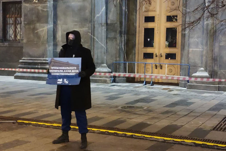 Одиночный пикет в поддержку Алексея Навального