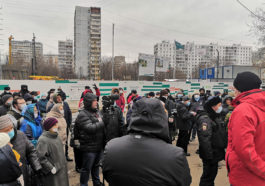 Акция протеста в яблоневом саду на Кутузовском проспекте